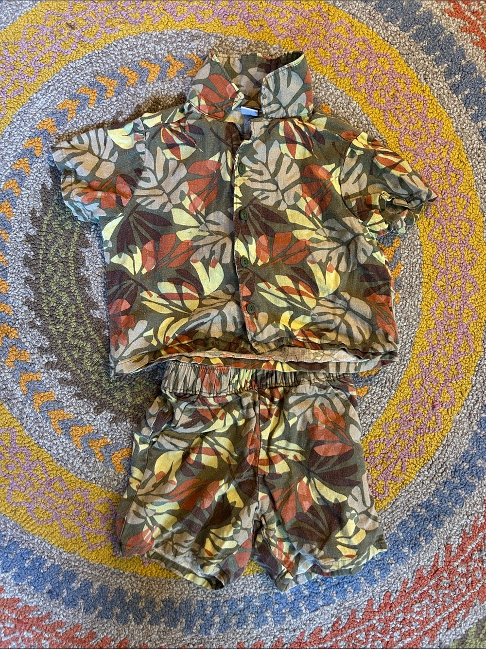 Leaf-Print linen outfit in Olive, Rust & Cream